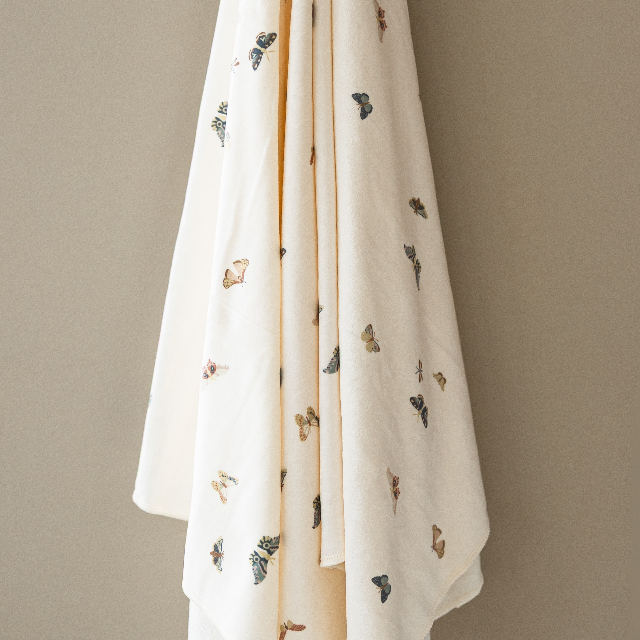 MINKY STRETCH LUXE SWADDLE/BLANKET | Saranoni - additional view