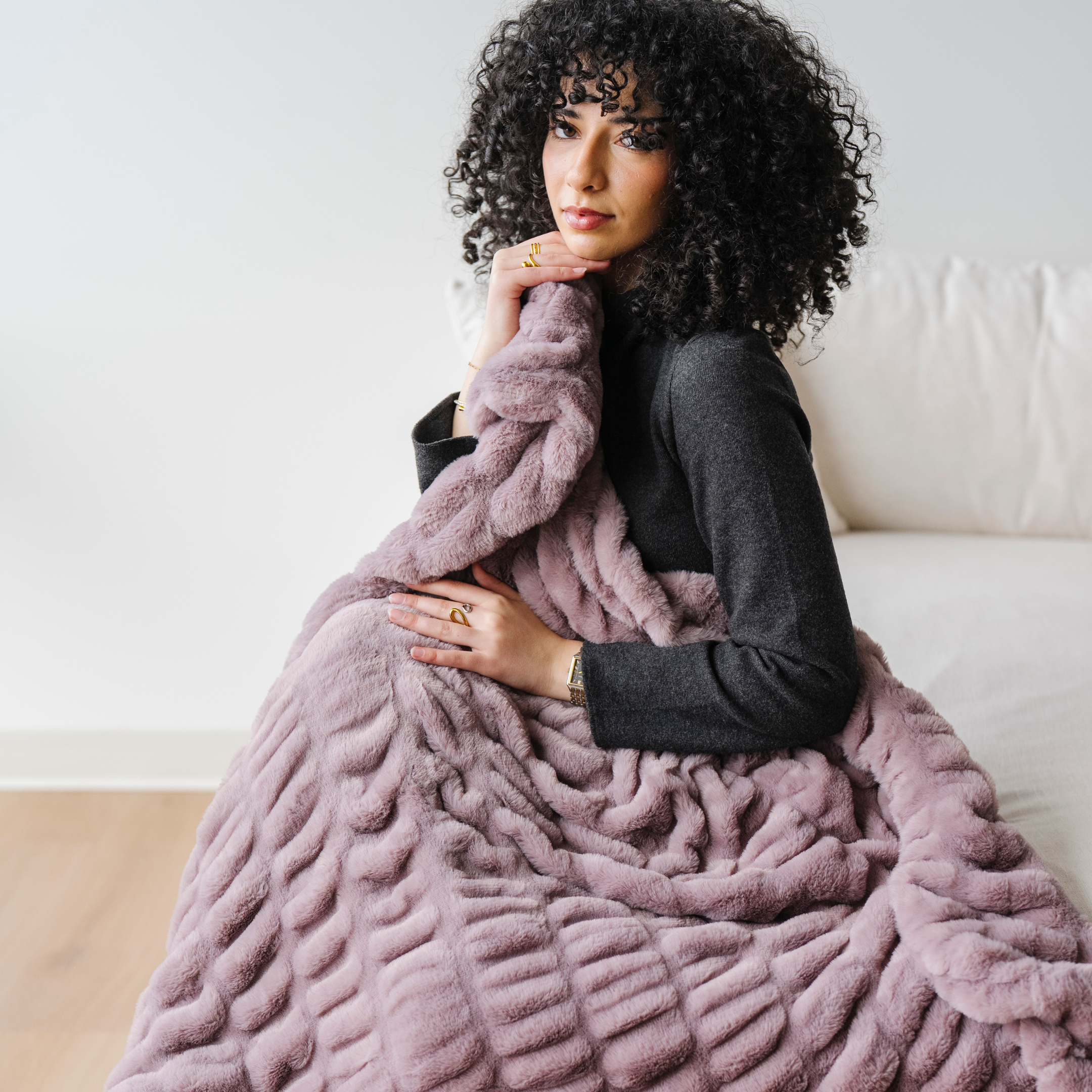 DOUBLE RUCHED FAUX FUR XL THROW BLANKETS | Saranoni