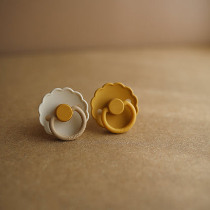 FRIGG Daisy Natural Rubber Pacifier 2-Pack