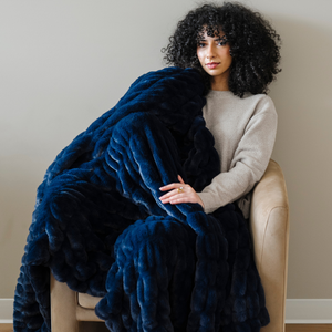 DOUBLE RUCHED FAUX FUR THROW BLANKETS | Saranoni