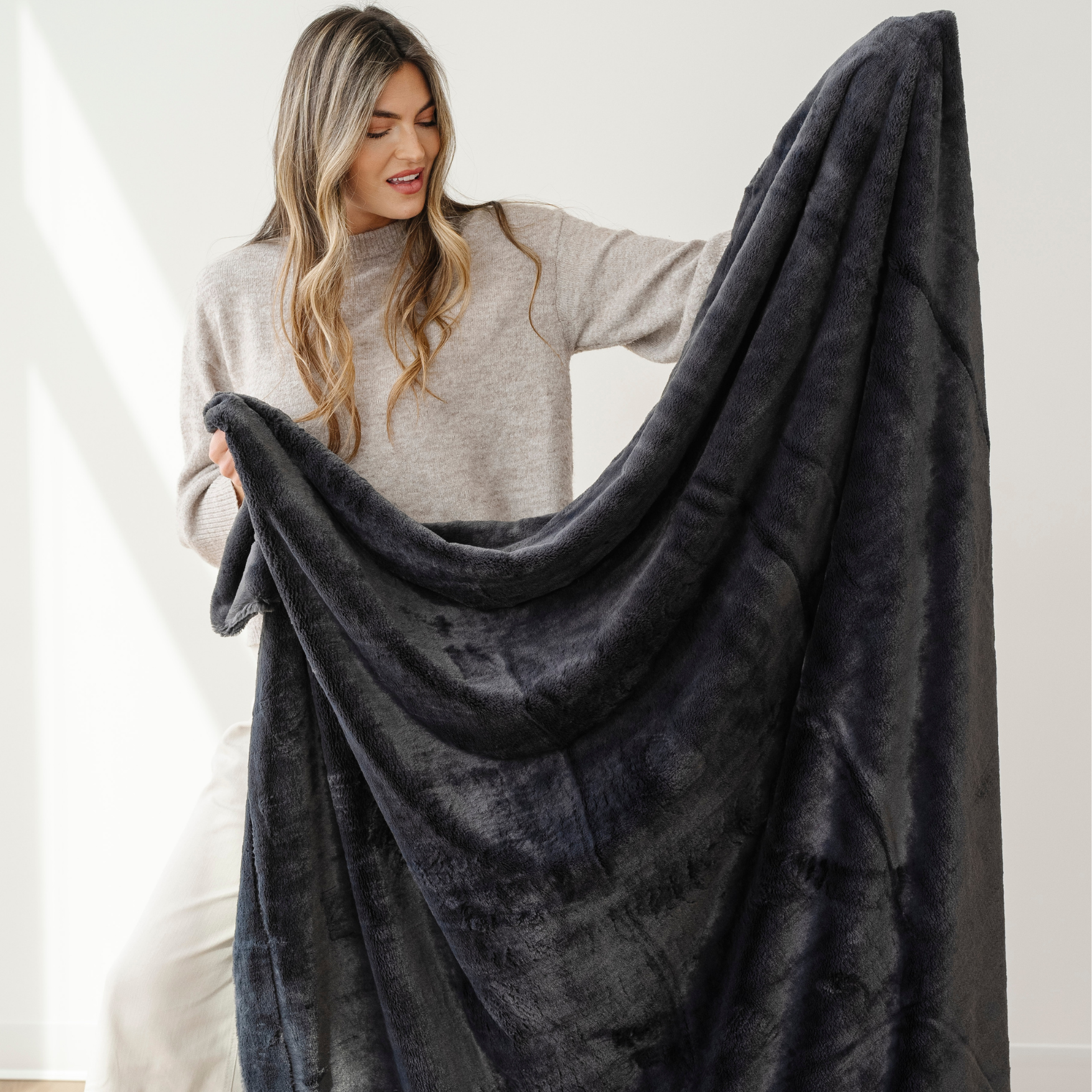 LUSH THROW BLANKETS | Saranoni - additional view
