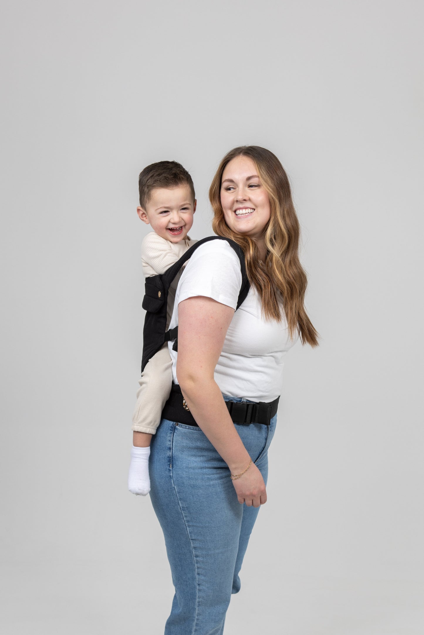 The Monarch Carrier Ebony