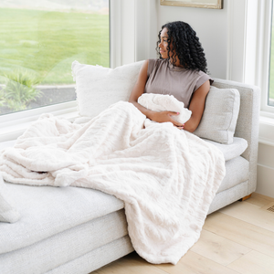 PATTERNED FAUX FUR XL THROW BLANKETS | Saranoni - additional view