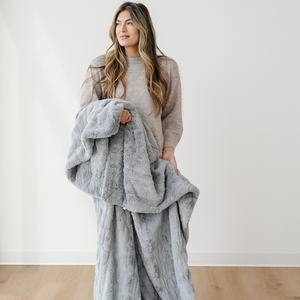 PATTERNED FAUX FUR XL THROW BLANKETS | Saranoni - additional view