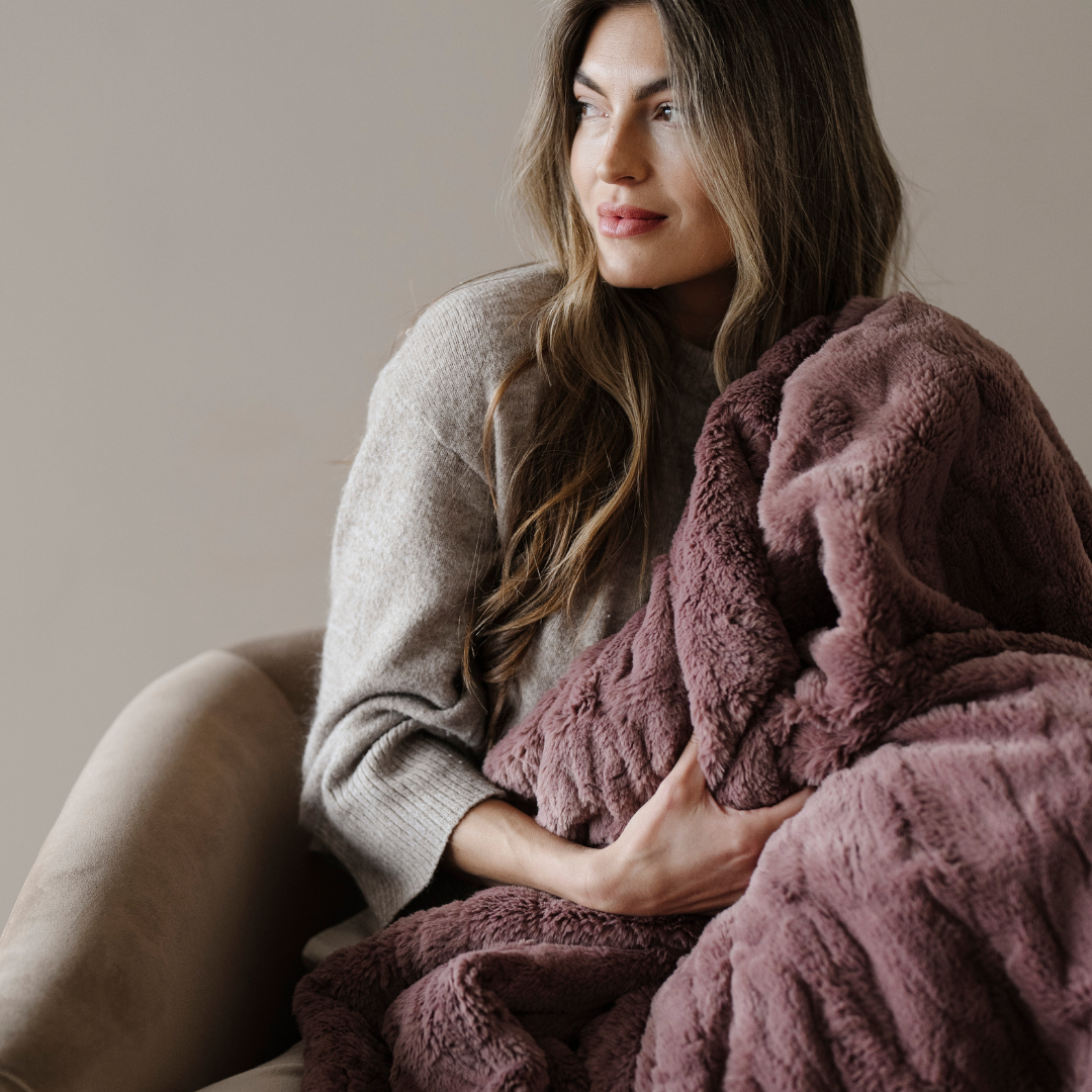 PATTERNED FAUX FUR THROW BLANKETS | Saranoni
