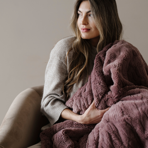 PATTERNED FAUX FUR THROW BLANKETS | Saranoni
