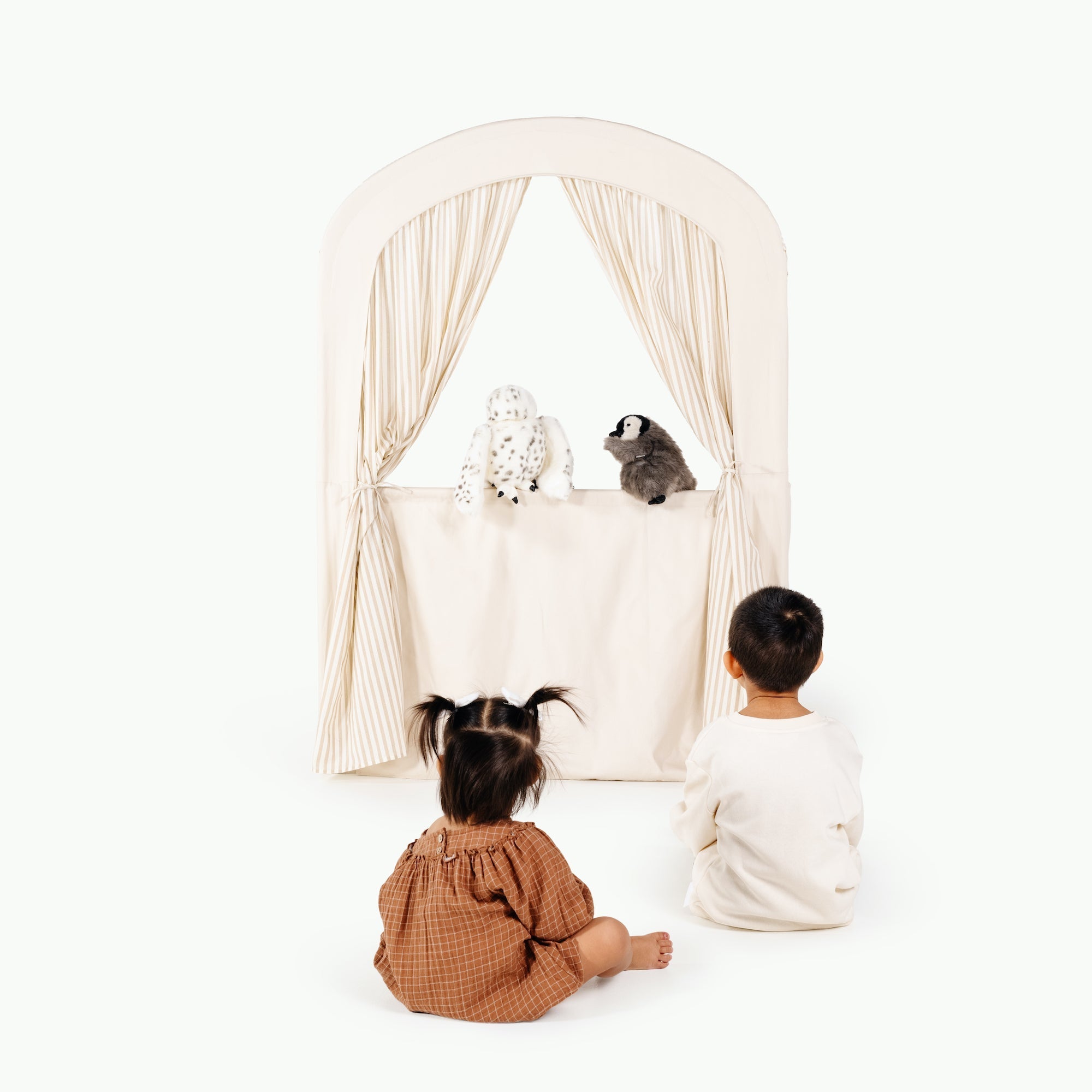 Play Theatre | Gathre - additional view