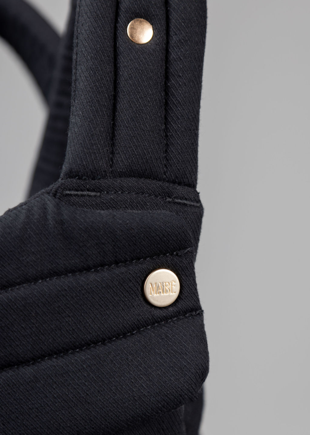 The Monarch Carrier Ebony