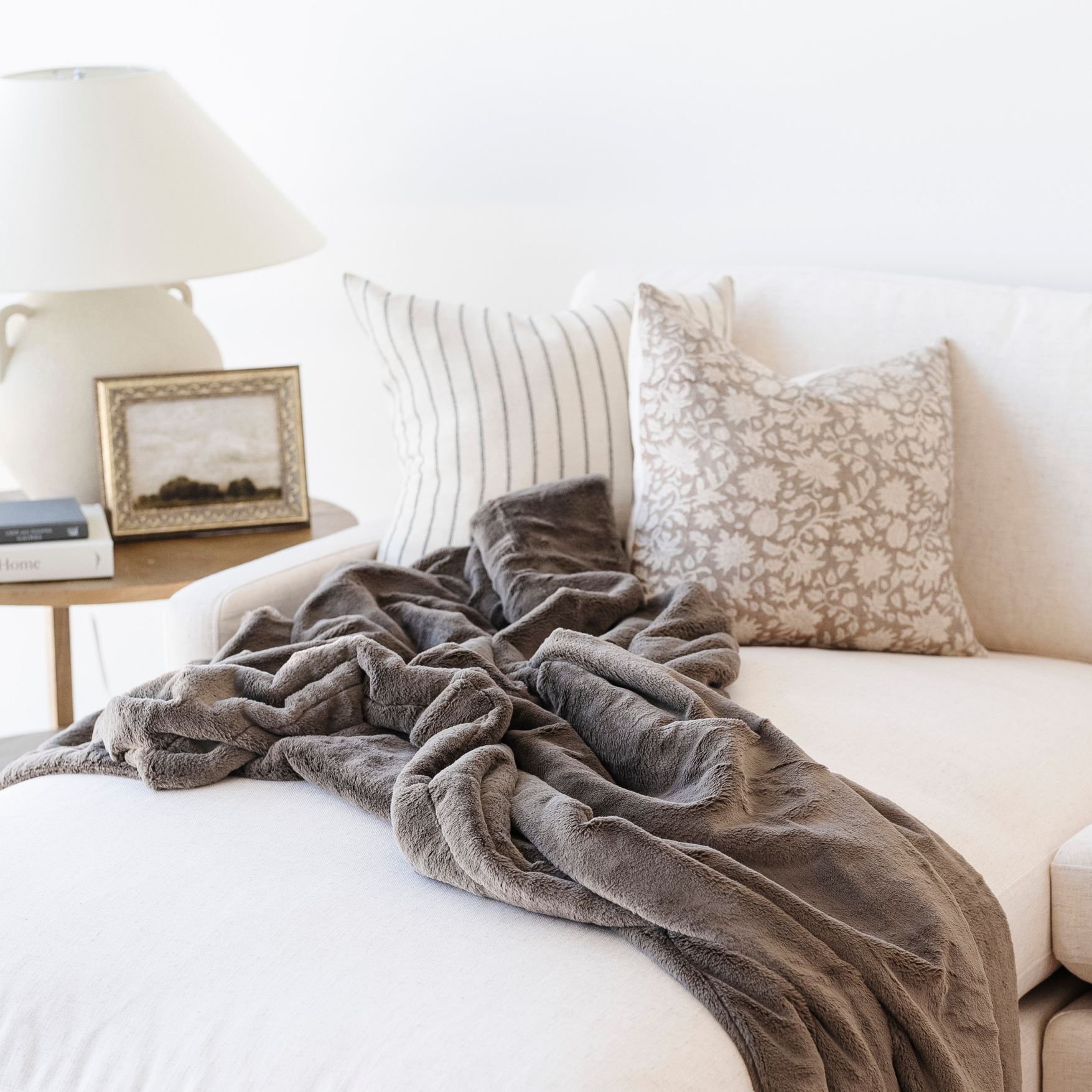 LUSH THROW BLANKETS | Saranoni