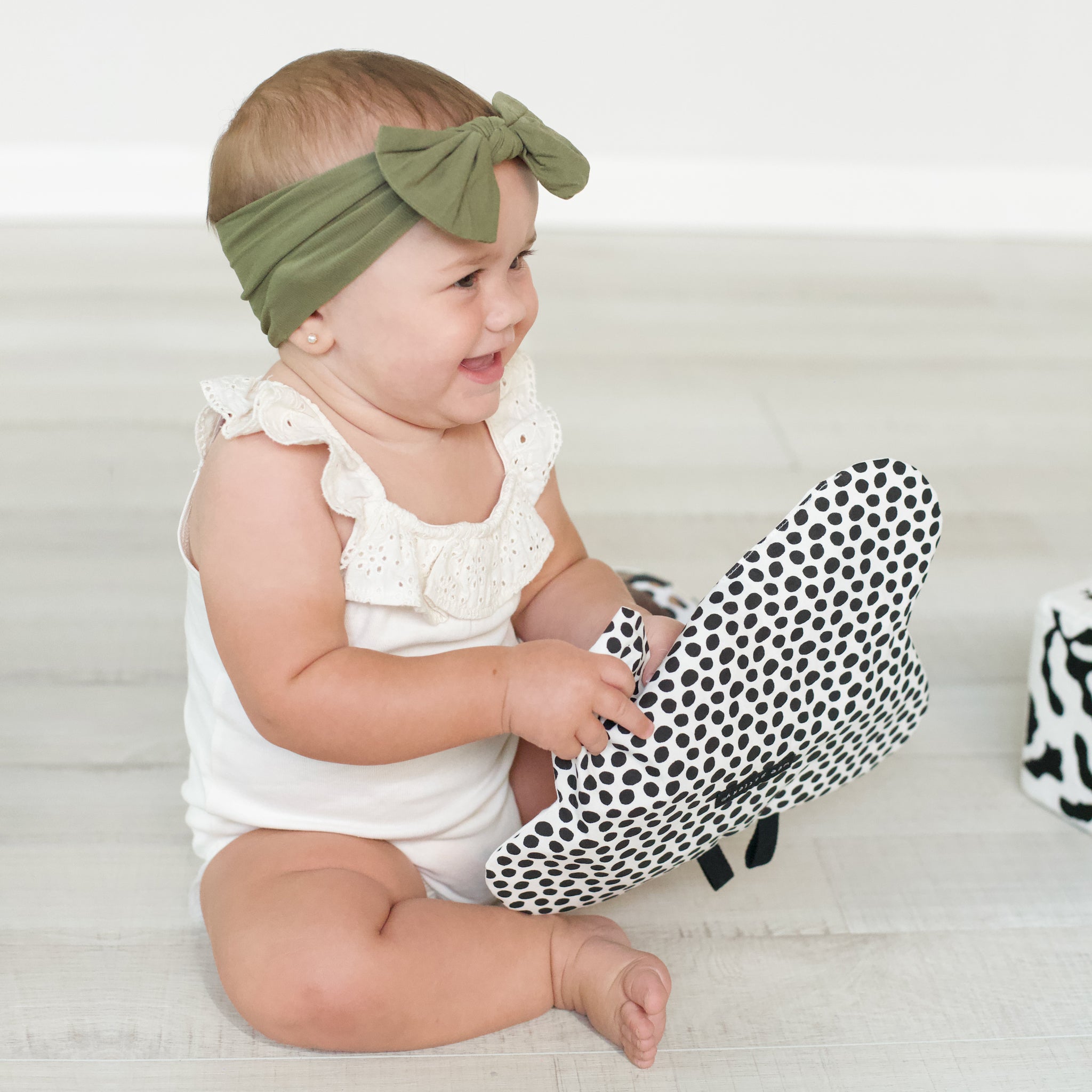 Organic Crinkle Toy - Butterfly | Wee Gallery - additional view