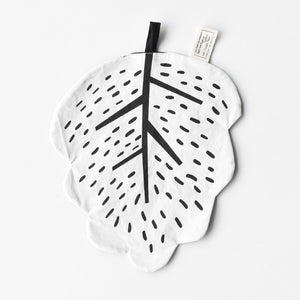Organic Crinkle Toy - Leaf | Wee Gallery - additional view