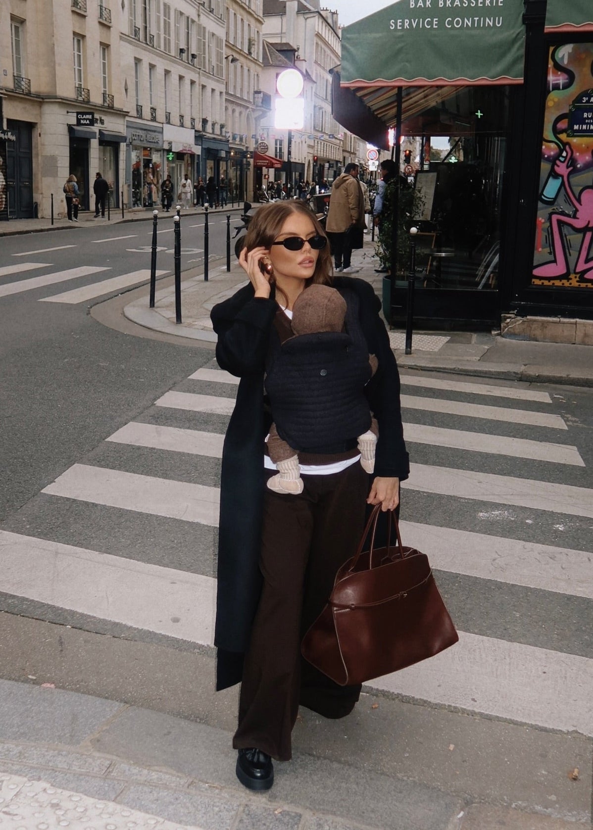 The Armadillo Baby Carrier - Black | BUMPSUIT - additional view
