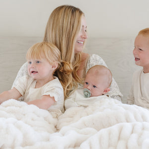 DOUBLE RUCHED FAUX FUR THROW BLANKETS | Saranoni - additional view