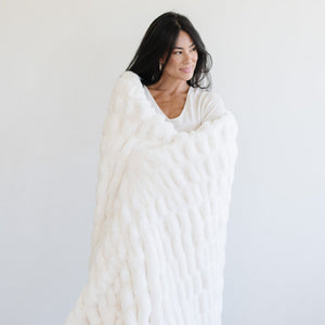 DOUBLE RUCHED FAUX FUR XL THROW BLANKETS | Saranoni - additional view