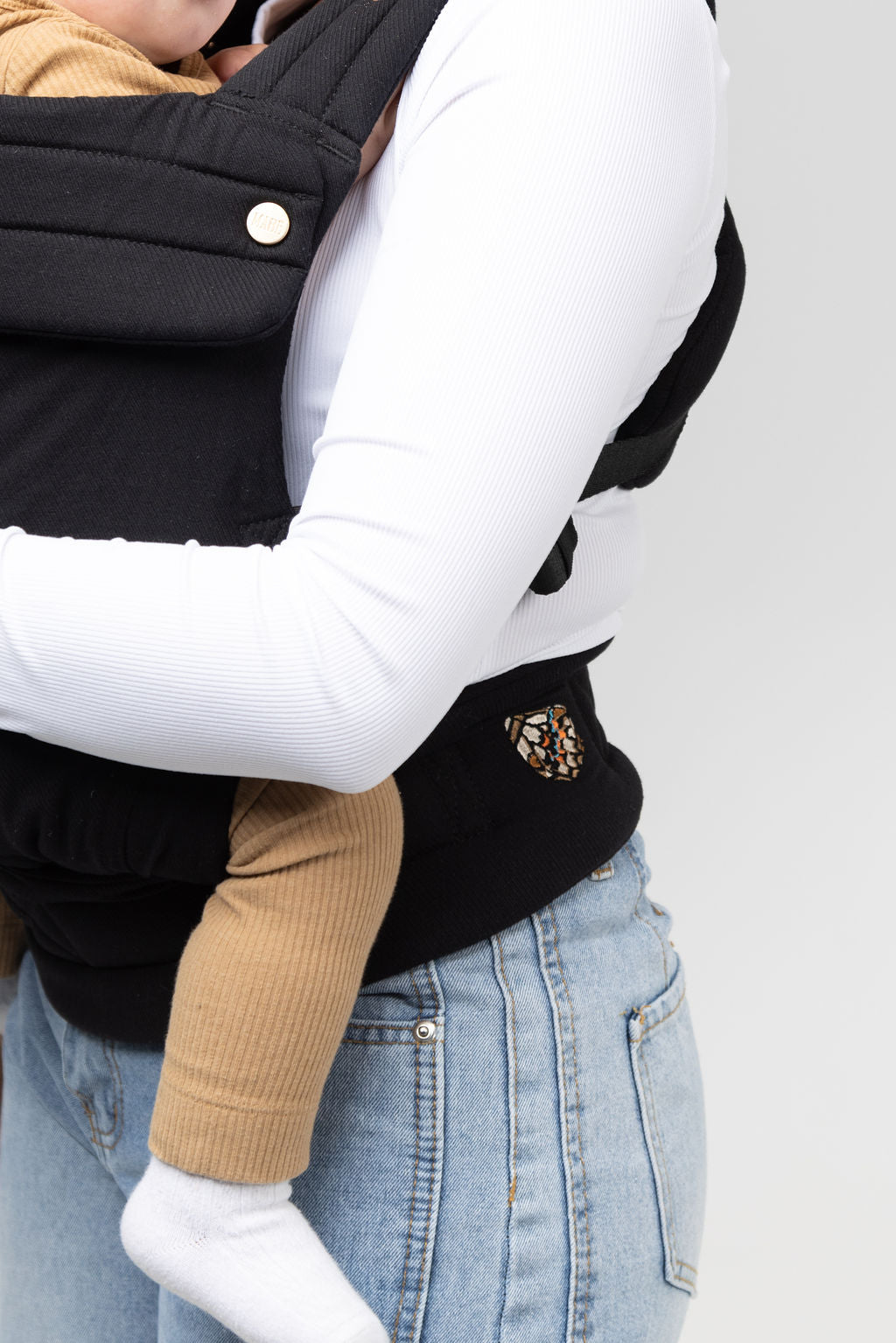 The Monarch Carrier Ebony