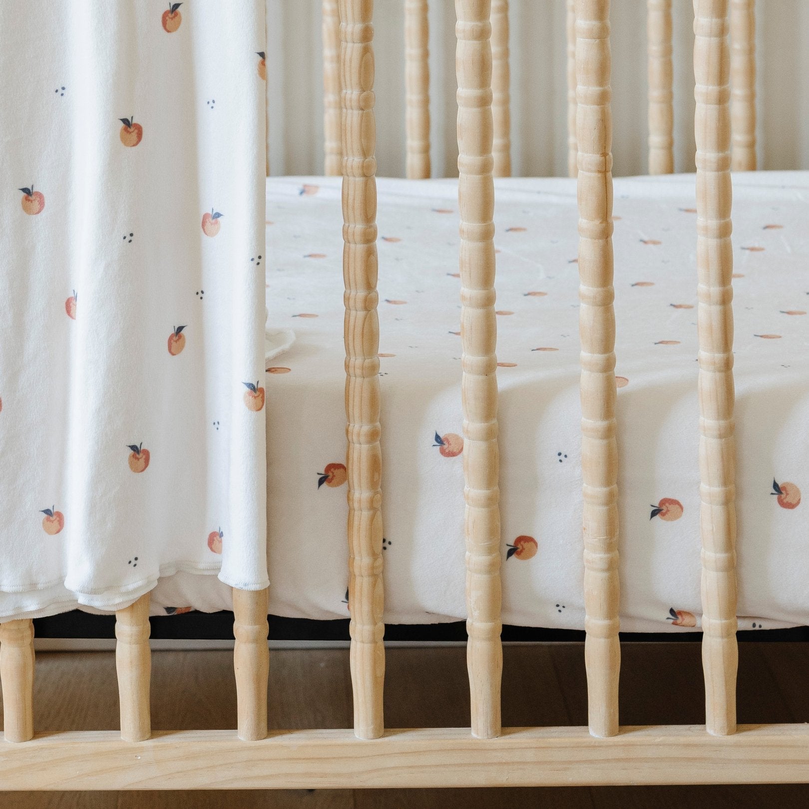 MINKY STRETCH LUXE CRIB SHEETS | Saranoni - additional view