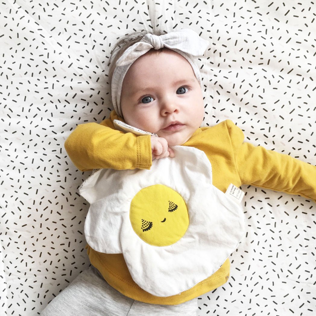 Organic Crinkle Toy - Egg | Wee Gallery - additional view