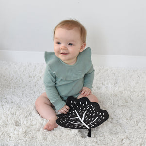 Organic Crinkle Toy - Leaf | Wee Gallery - additional view